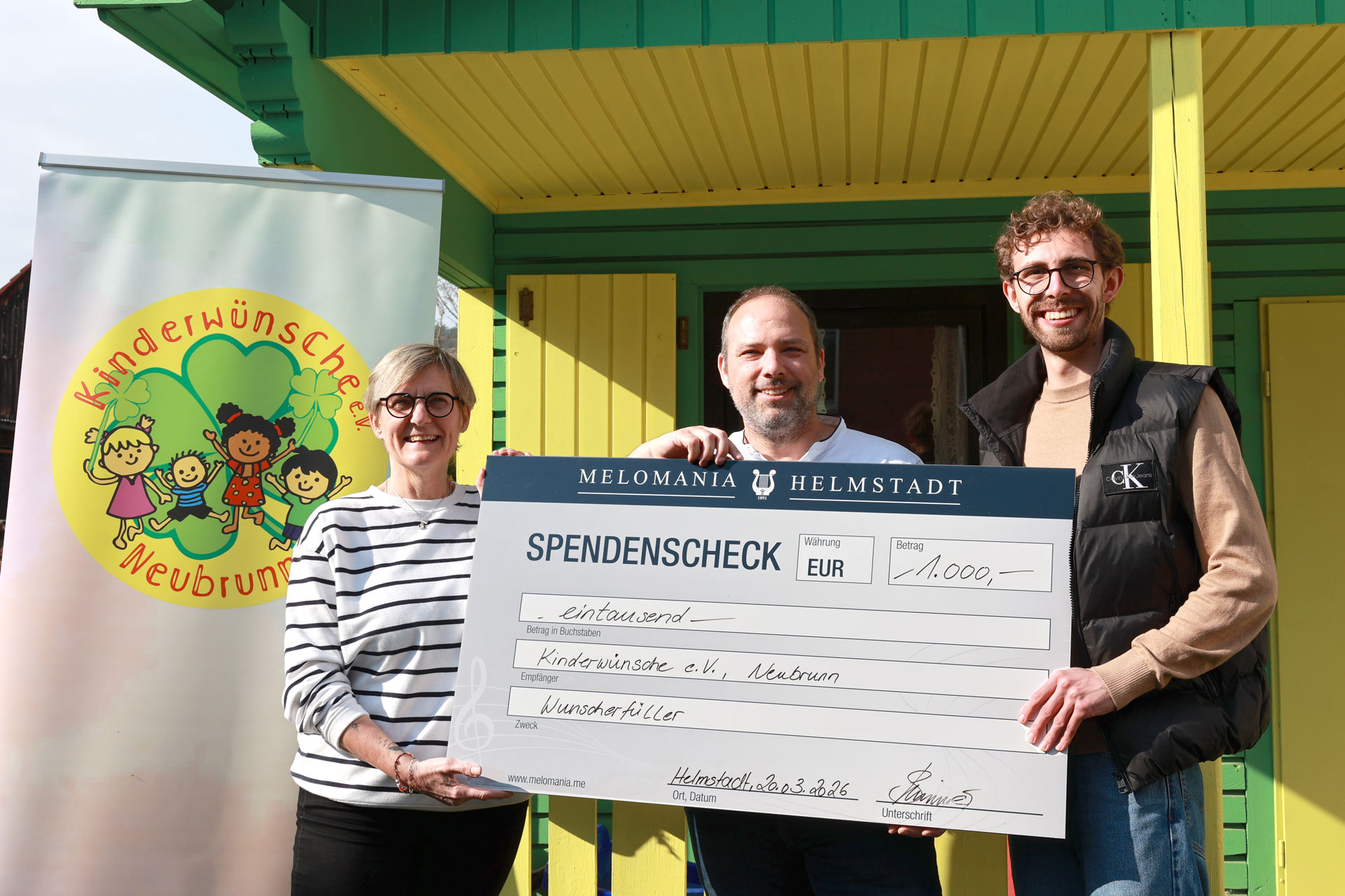 Vorstände der beiden Vereine Kinderwünsche e.V. und Melomania bei der Scheckübergabe